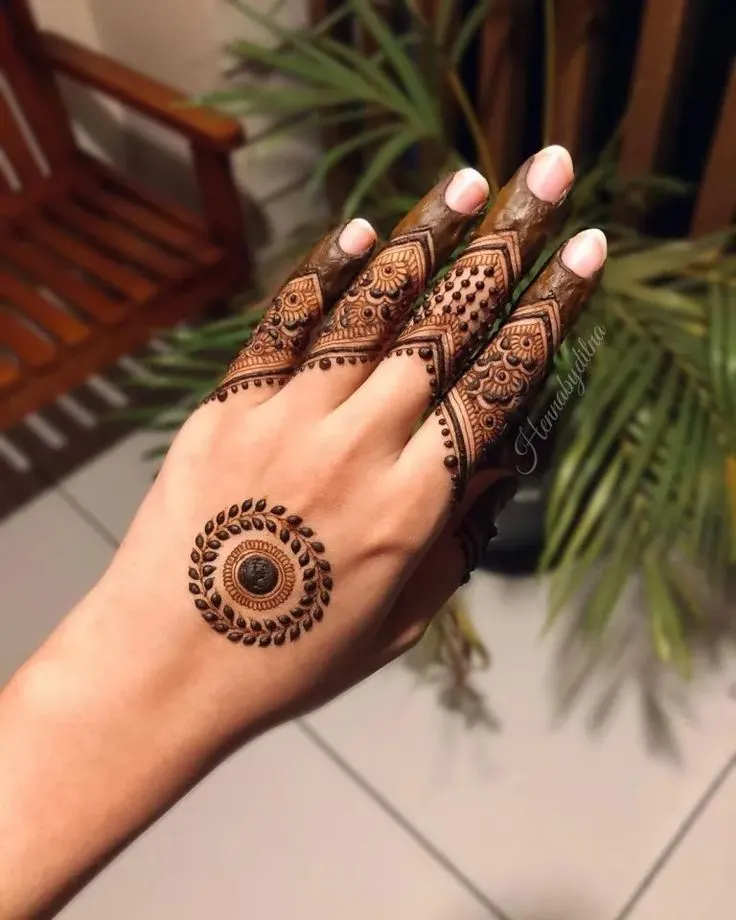 Round Mehendi Design