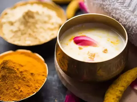 Turmeric and Almond Flour Homemade Scrub