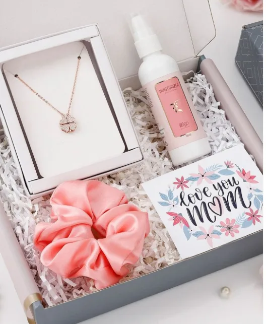 Set Of 3 Body Lotion & Pendant With Scrunchies Gift Set